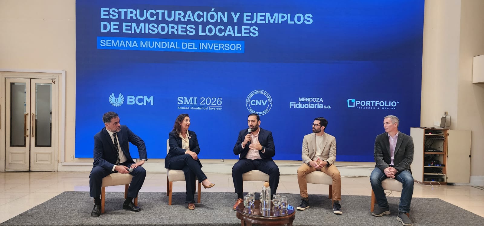 Panel Estructuración y ejemplos de emisores locales